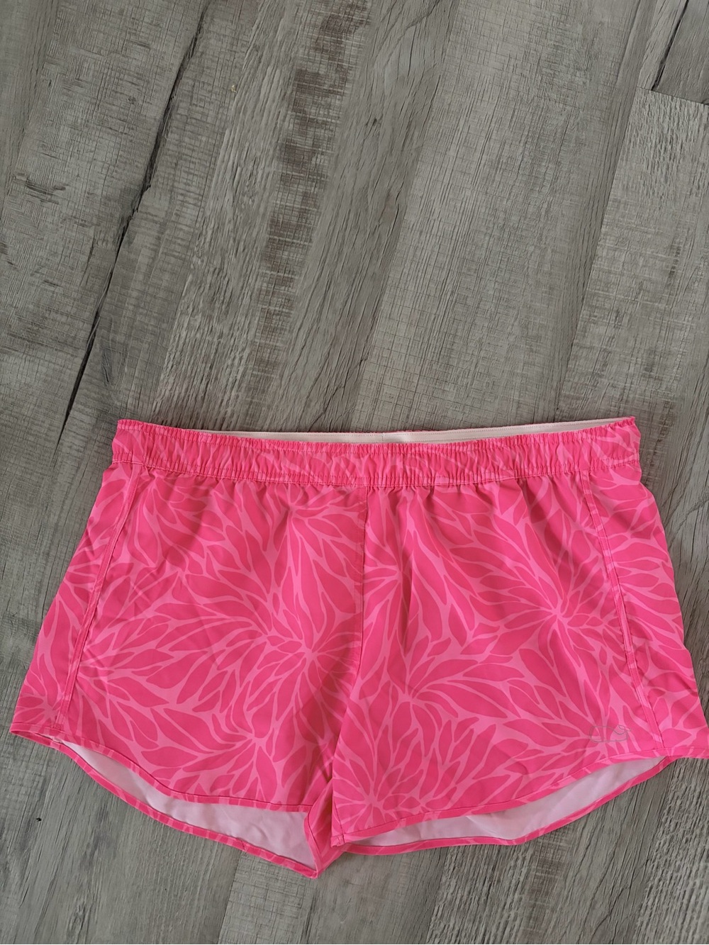Vineyard Vines Performance Hot Pink Leaf Print Pull-On Athletic Shorts Women’s L